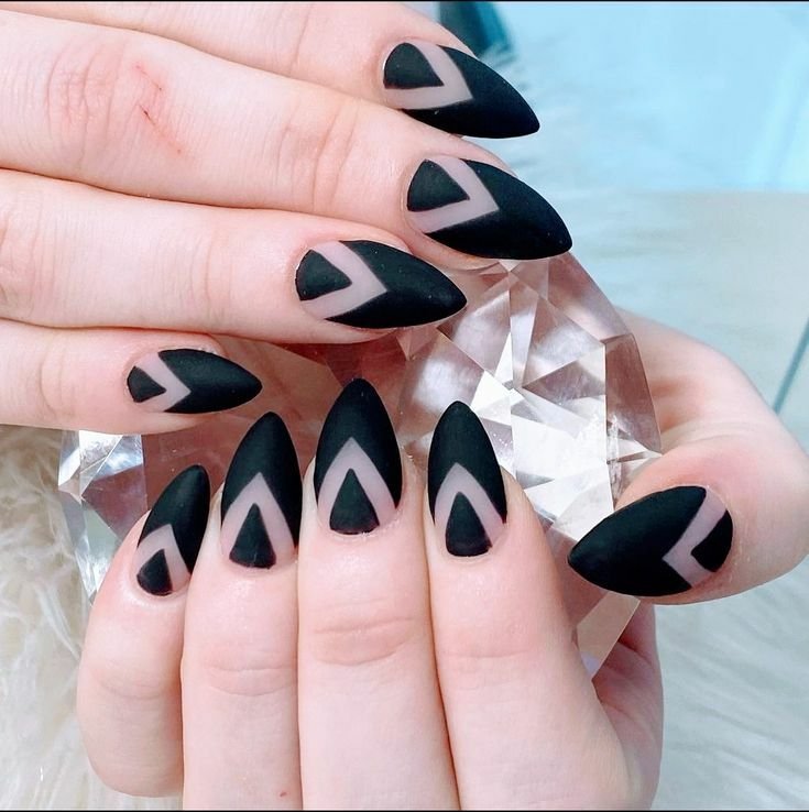  Almond nails featuring geometric patterns with negative space are a hit